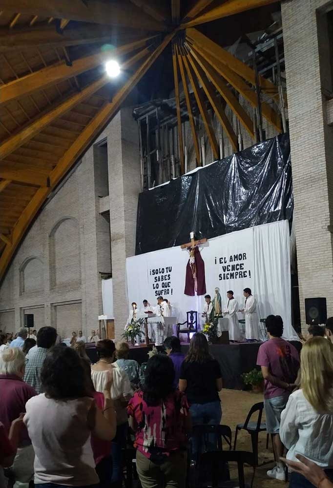 Por primera vez se celebro la santa misa bajo el nuevo techo de la Parroquia Inmaculada Concepción