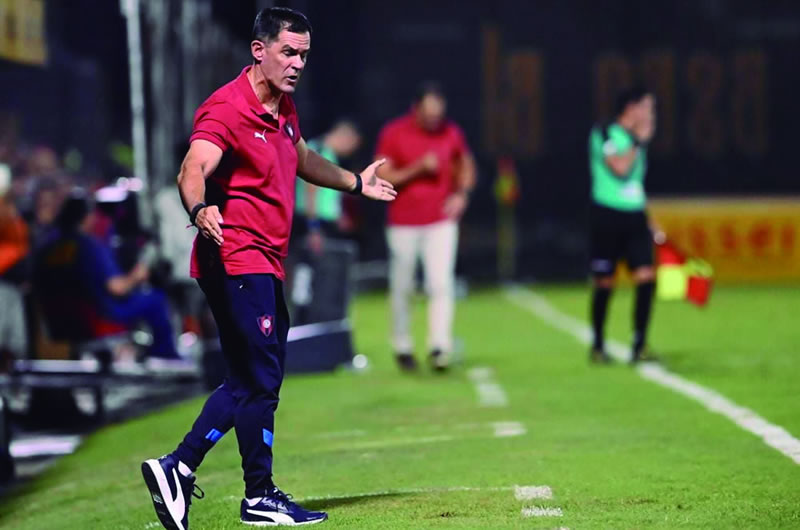 El concordiense Victor Bernay es el nuevo DT de Nacional de Paraguay