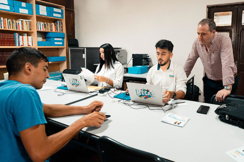 Esta semana el Becario estará en Concordia para gestionar becas secundarias