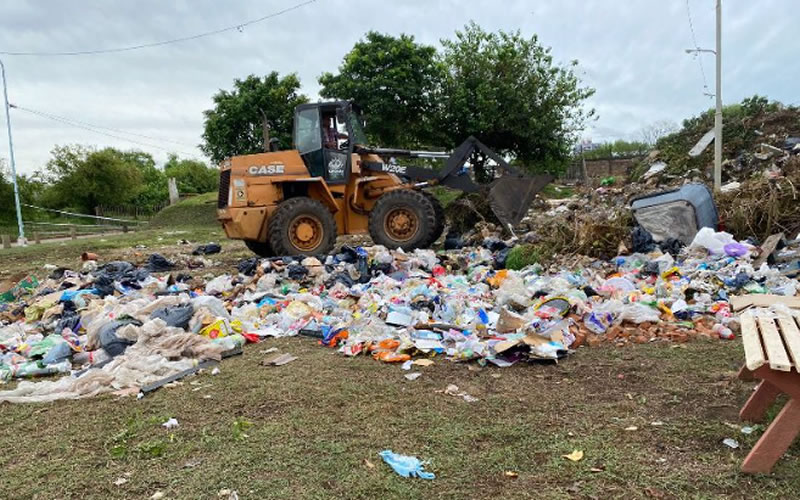 Se están aplicando multas a personas por arrojar basura en lugares prohibidos