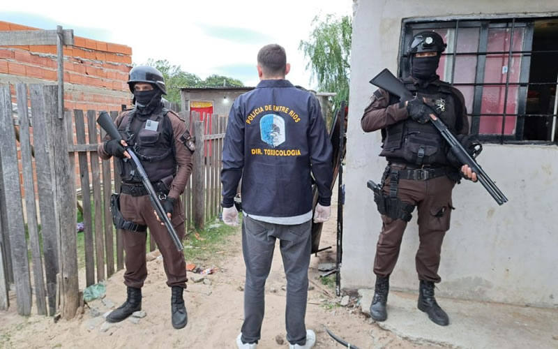 Detienen a cinco personas y secuestran importante cantidad de droga tras allanamientos por narcomenudeo