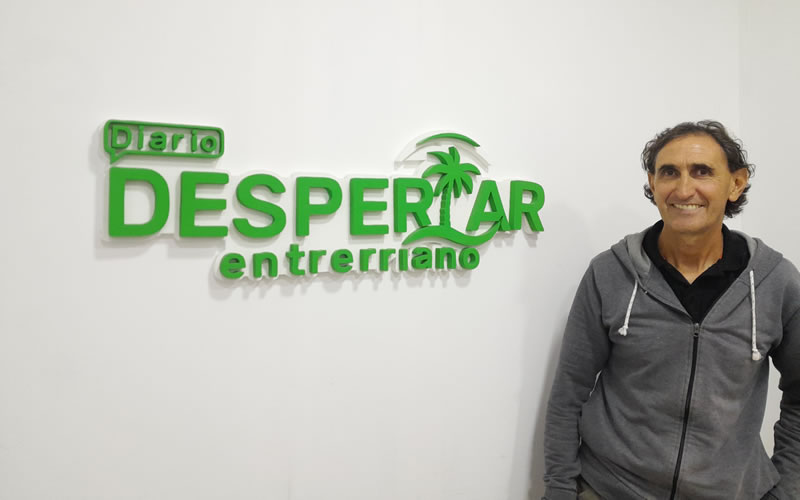 Charlamos con Juan Corradini sobre cómo es trabajar de portero en un edificio del centro concordiense