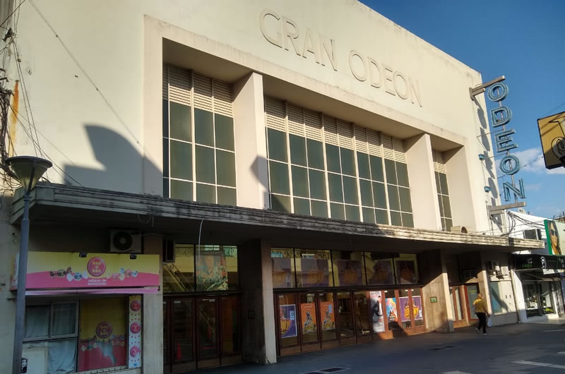 El «Cine Odeón» exhibe dos títulos en su cartelera