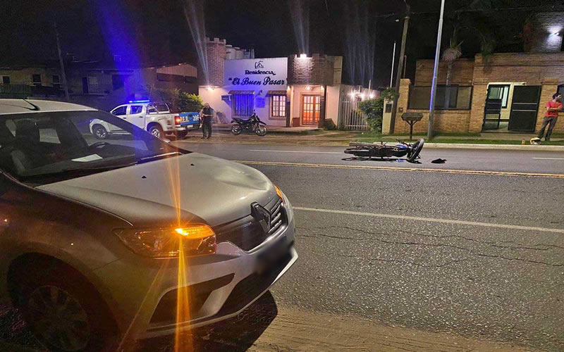 Motociclista resultó herido tras fuerte choque en avenida Eva Perón