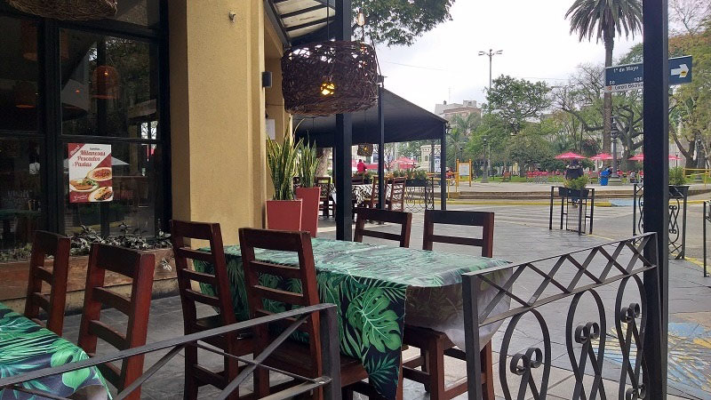En la ciudad se siente la baja en el sector gastronómico por la reducción de la brecha cambiaria