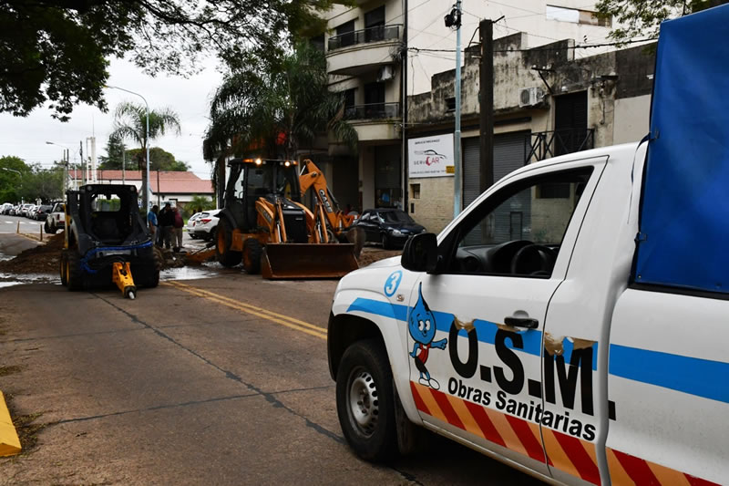 Finalizaron los trabajos en la rotura de un caño en zona de Avenida Eva Perón y Chabrillón