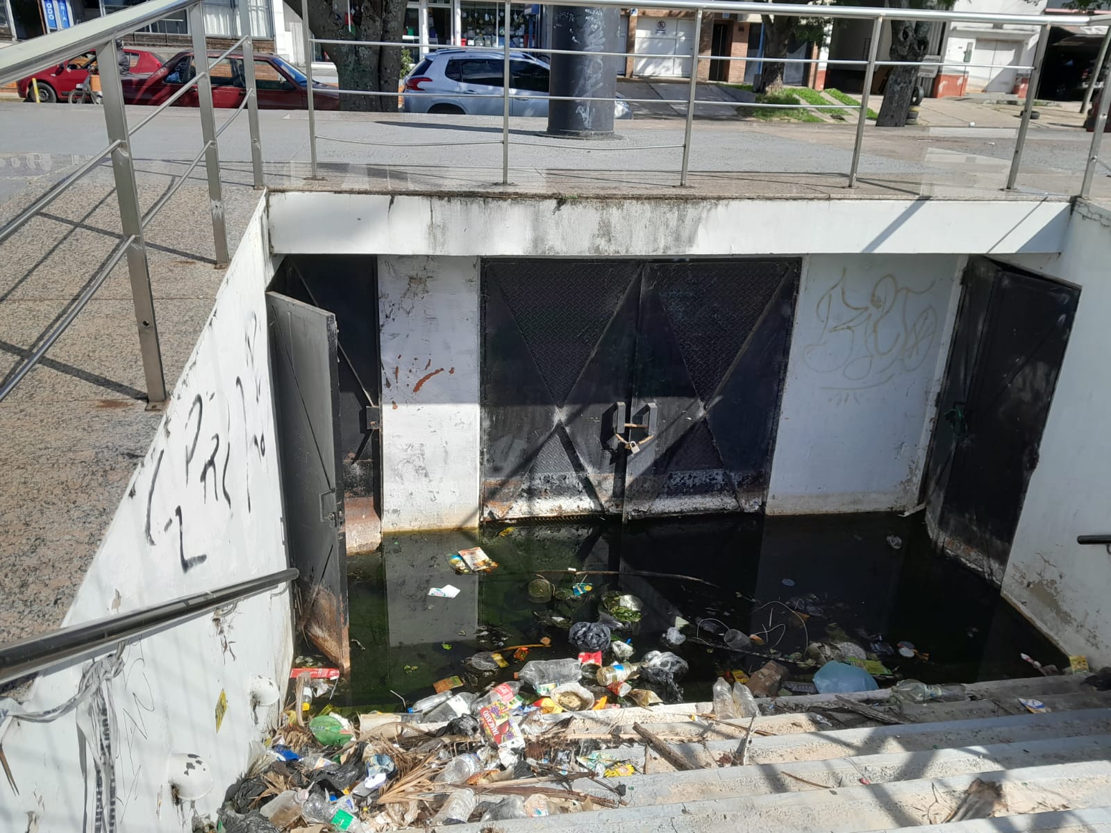 Vecinos de la ciudad piden respuesta al municipio ante la falta de mantenimiento en Plazoleta Las Américas