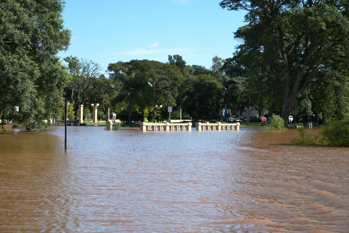 El río continúa estable y no varía el número de familias evacuadas