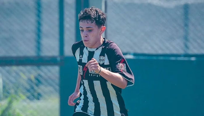 Tiene 14 años y se convirtió en el jugador más joven en debutar en el fútbol profesional argentino