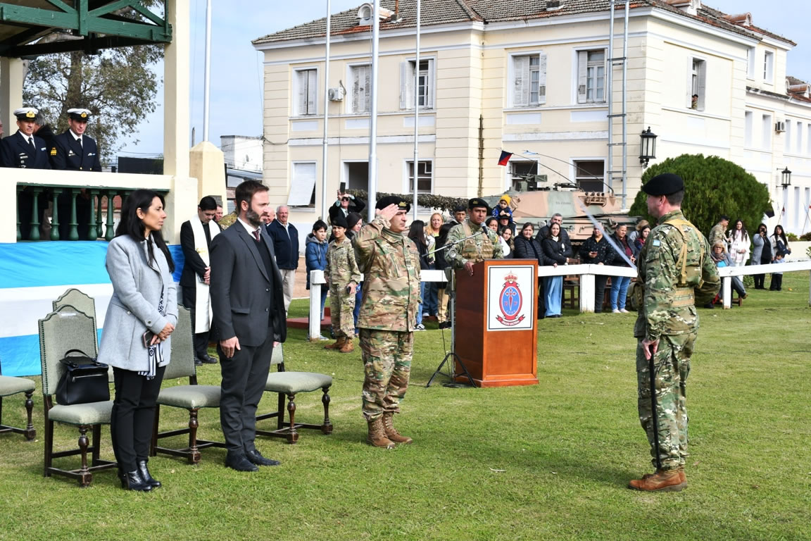 El Intendente Azcué participó del acto por el Día del Ejército Argentino