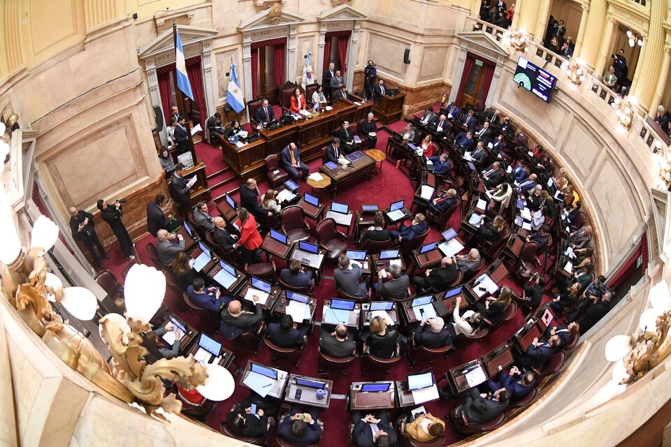 Polémica por el nuevo aumento de sueldos de senadores: cobrarán 8 millones