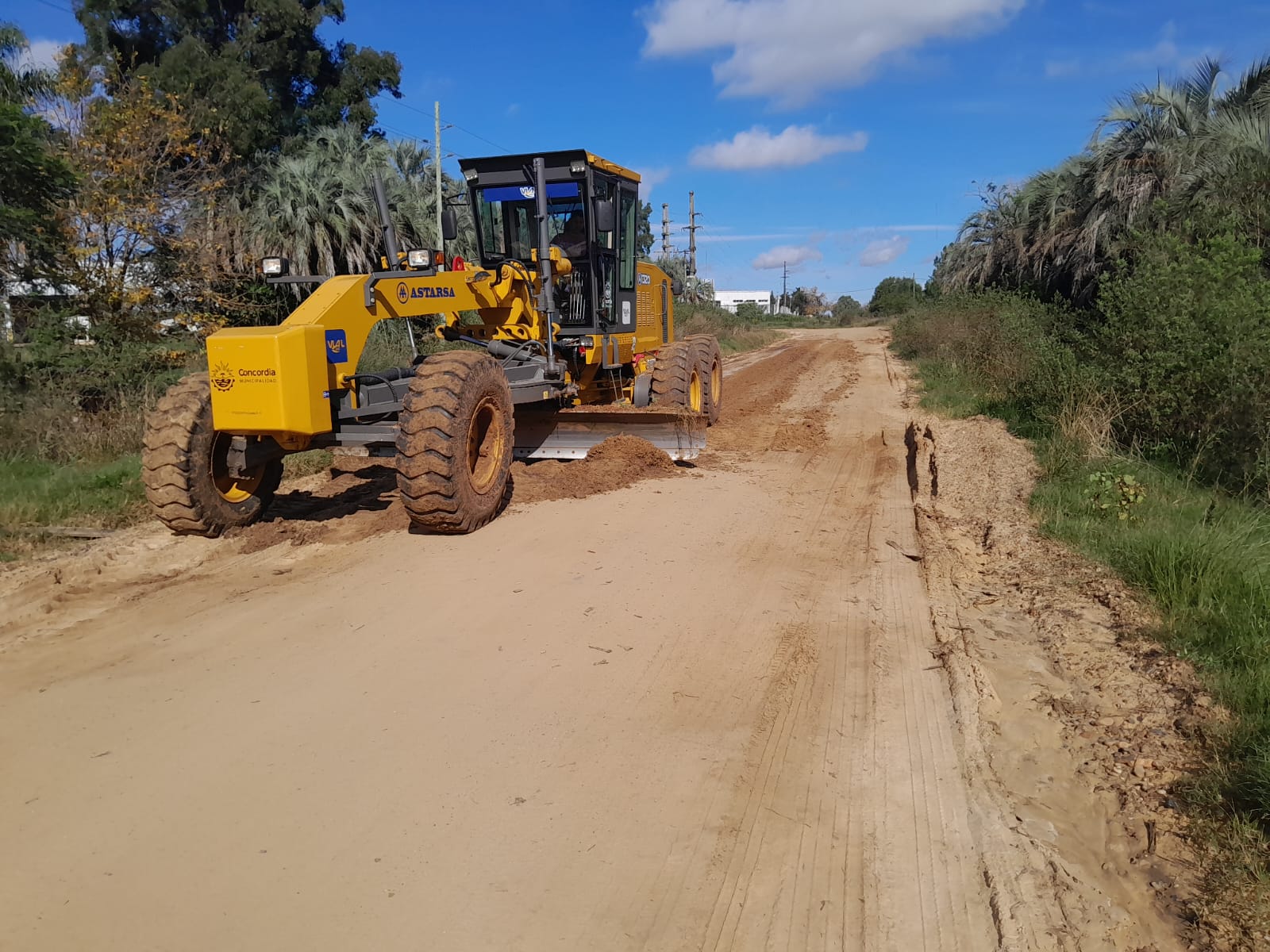 La Municipalidad informa que continúa el programa de arreglo de calles y bacheo