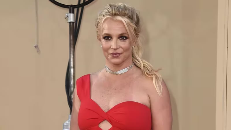 Britney Spears se grabó desnuda en una playa de México y reflexionó sobre la relación con sus padres