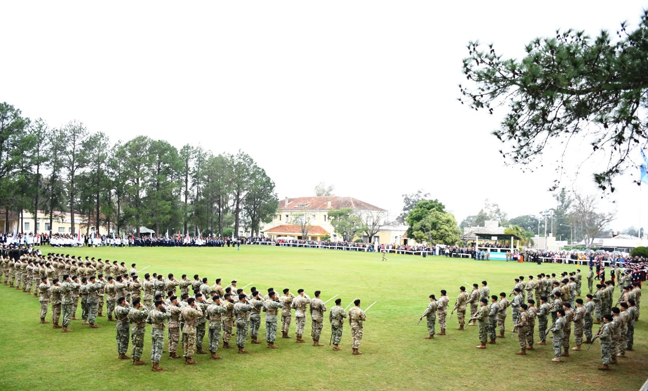 Emotivo y multitudinario acto por el Día de la Bandera