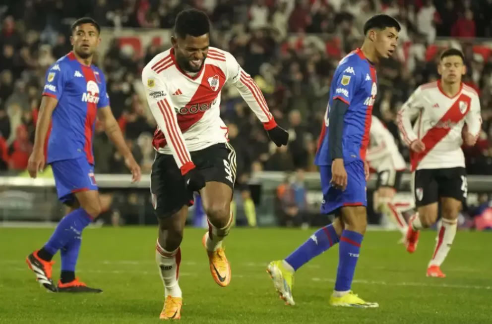 River le ganó a Tigre y quedó cerca de la cima de la Liga Profesional
