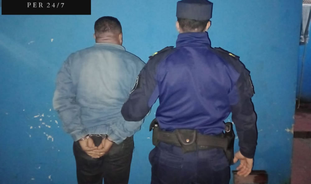 Agredió y atacó con un cuchillo a su pareja