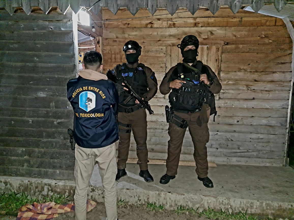 Detienen a cinco personas y secuestran droga tras varios allanamientos por narcomenudeo