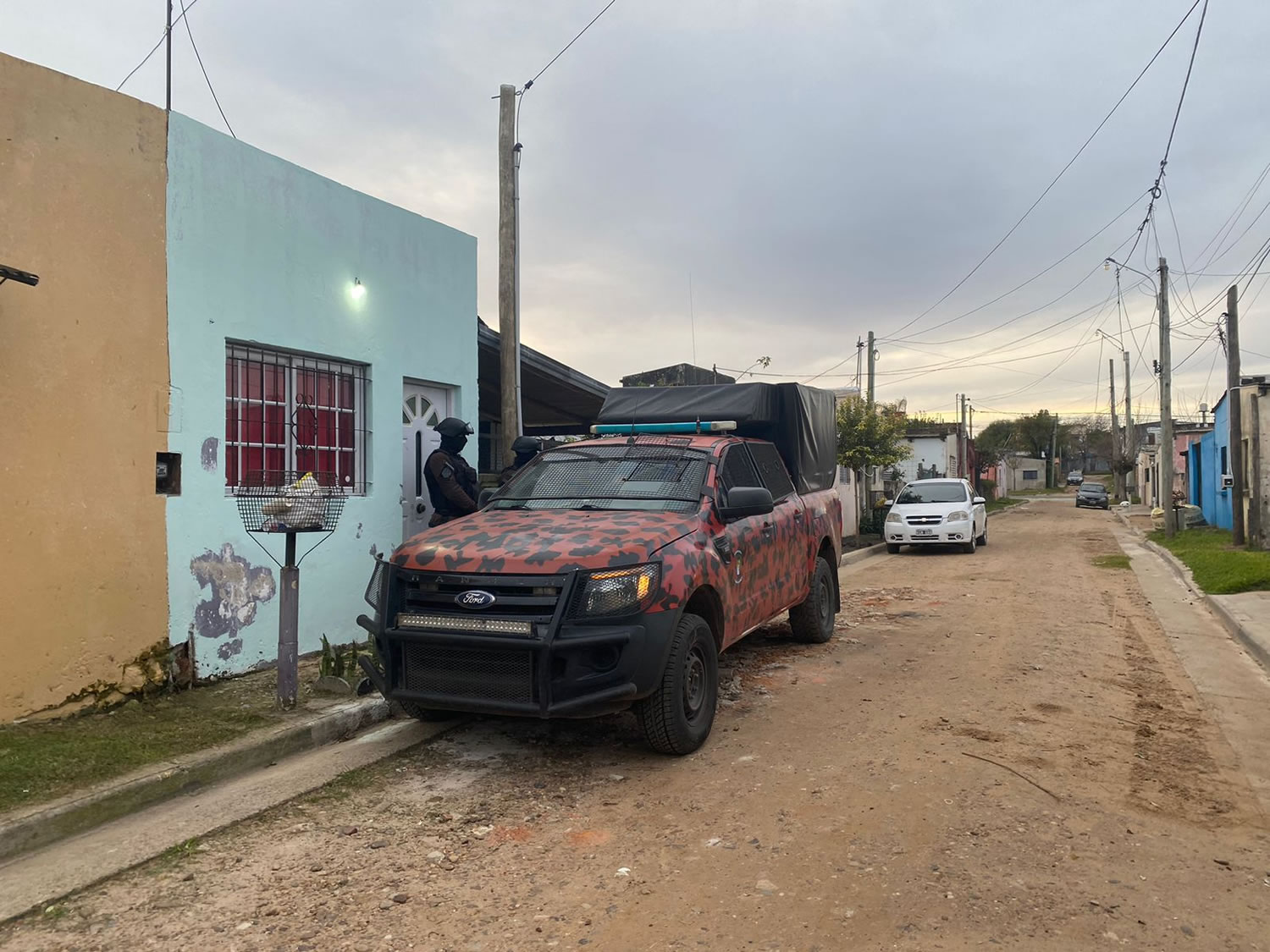 La red de narcotráfico desarticulada permitió detener a siete personas, secuestrar droga y armas de fuego