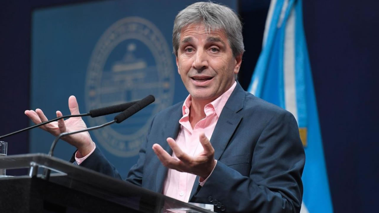 Caputo dijo que “no hay ninguna devaluación prevista” y reafirmó 4 pilares de su esquema económico