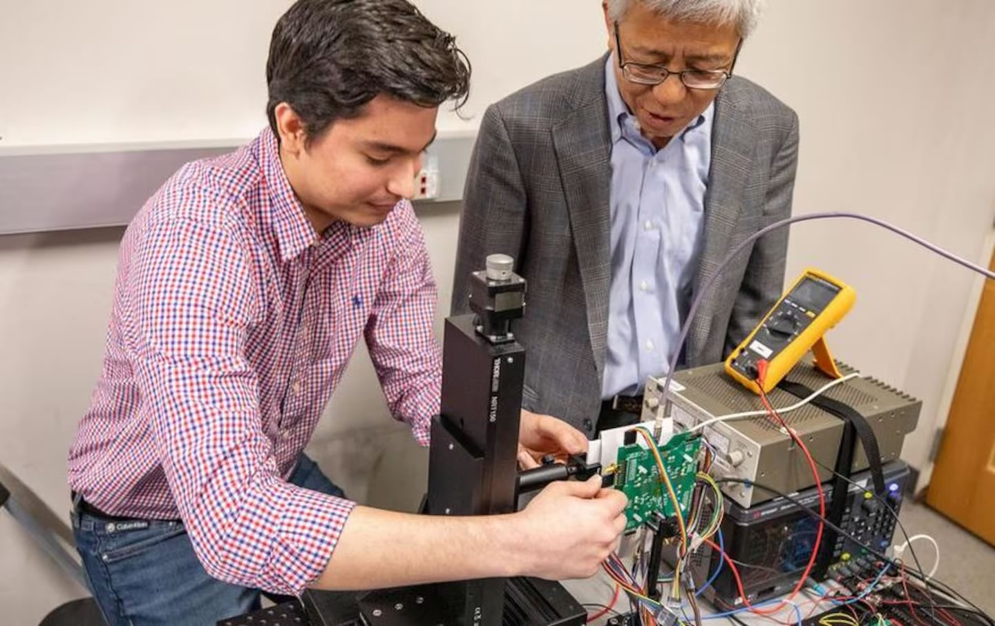 Desarrollaron un chip para darle visión de rayos X a los celulares