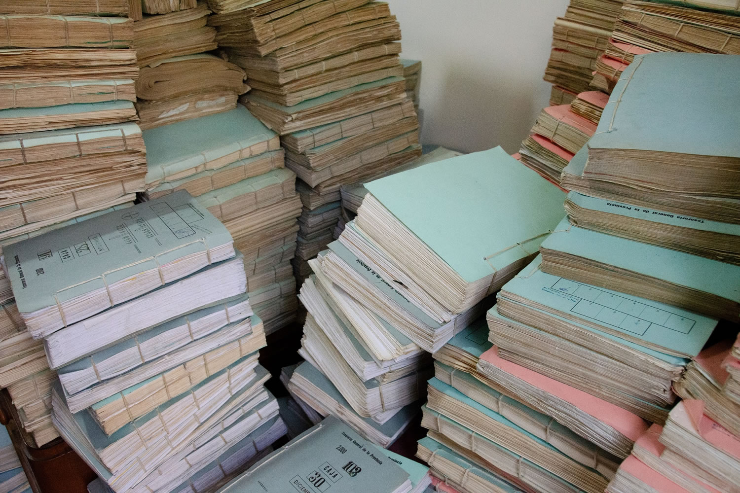 Invitan a oficinas públicas a eliminar papel en desuso