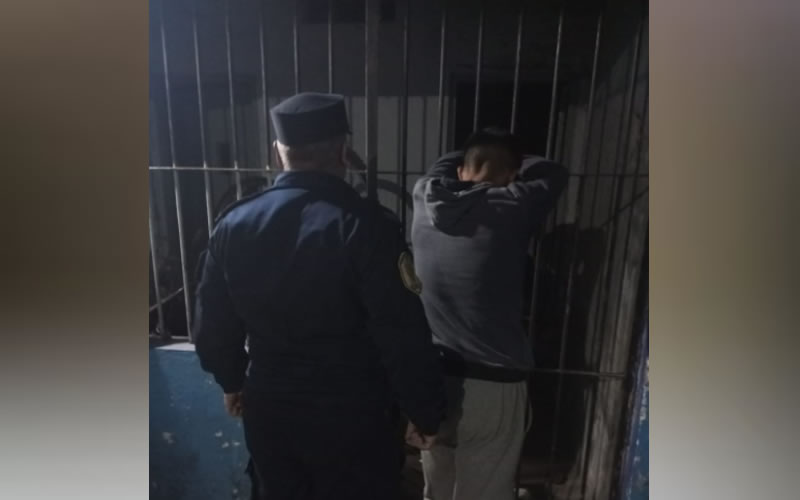 Tenía medidas de restricción y estaba acosando a su ex pareja