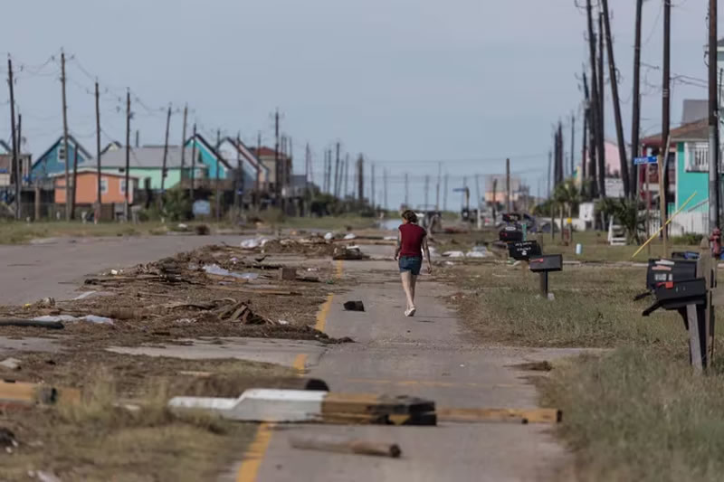 Al menos 4 muertos y miles de afectados por los cortes de luz tras el paso del huracán Beryl en Texas