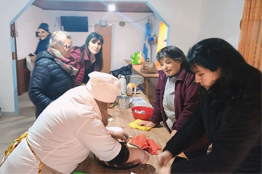 En Villa Zorraquín se realizó un taller de repostería destinado a la tercera edad