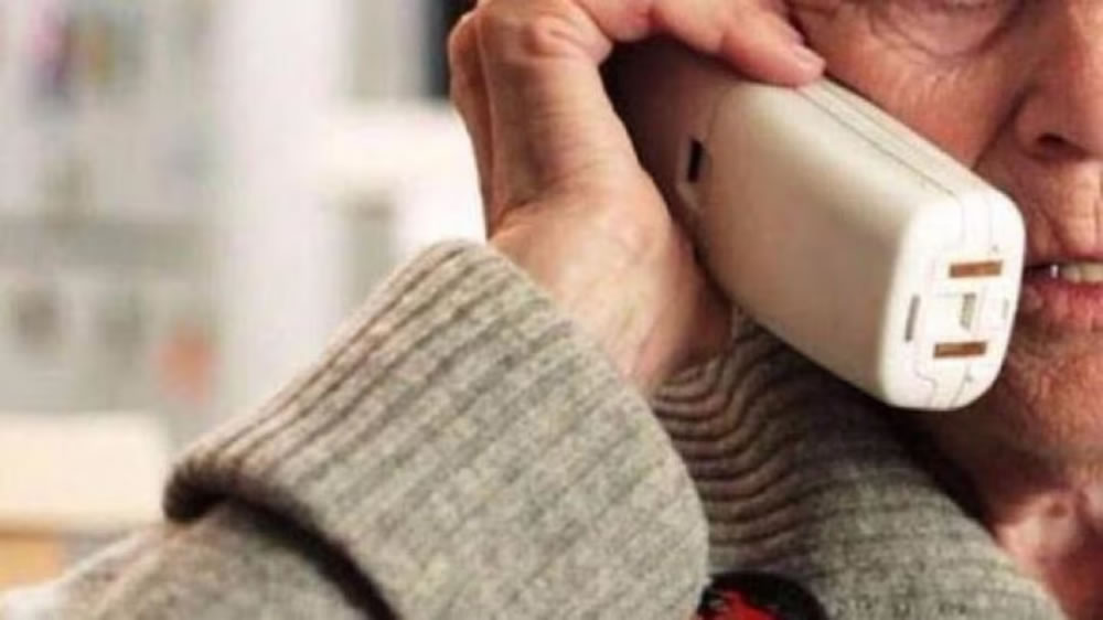 Mujer entregó sus joyas y ahorros a estafador que la engañó con supuesto cambio de billetes