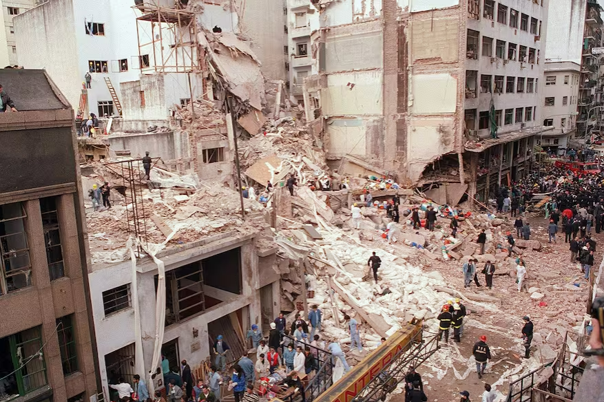 El Gobierno decretó duelo nacional el 18 de julio en memoria del atentado a la AMIA: qué significa