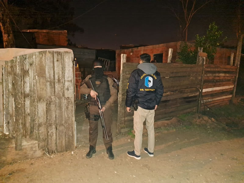 Cuando la policía realizaba allanamientos por narcomenudeo, identificaron a un gremialista municipal que se encontraba en un punto de venta de droga