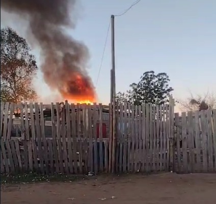 Fue detenido por presunto abuso sexual a una menor en Benito Legerén: Vecinos incendiaron su casa