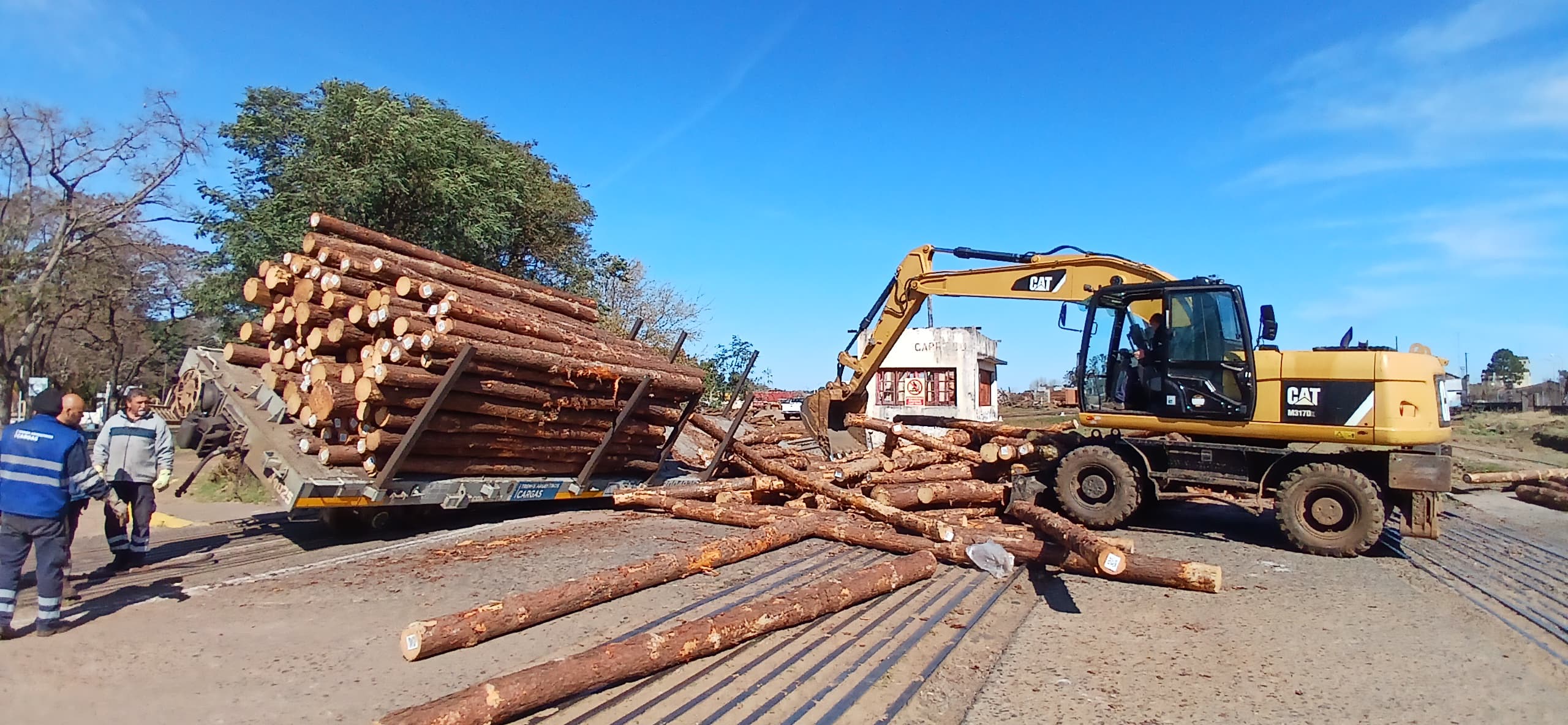 Tren descarriló en el tradicional cruce de las vías con calle Carriego