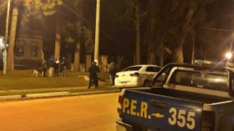 Detenidos cuando intentaban vender un arma de fuego a través de las redes sociales