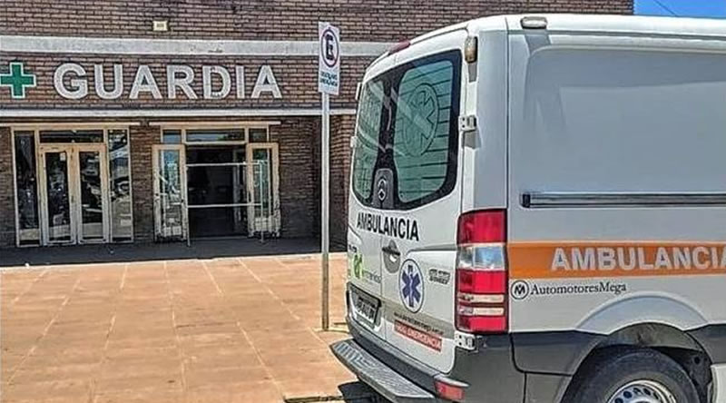 Tuvo una presunta discución con su pareja y sufrió una herida de arma blanca en la espalda