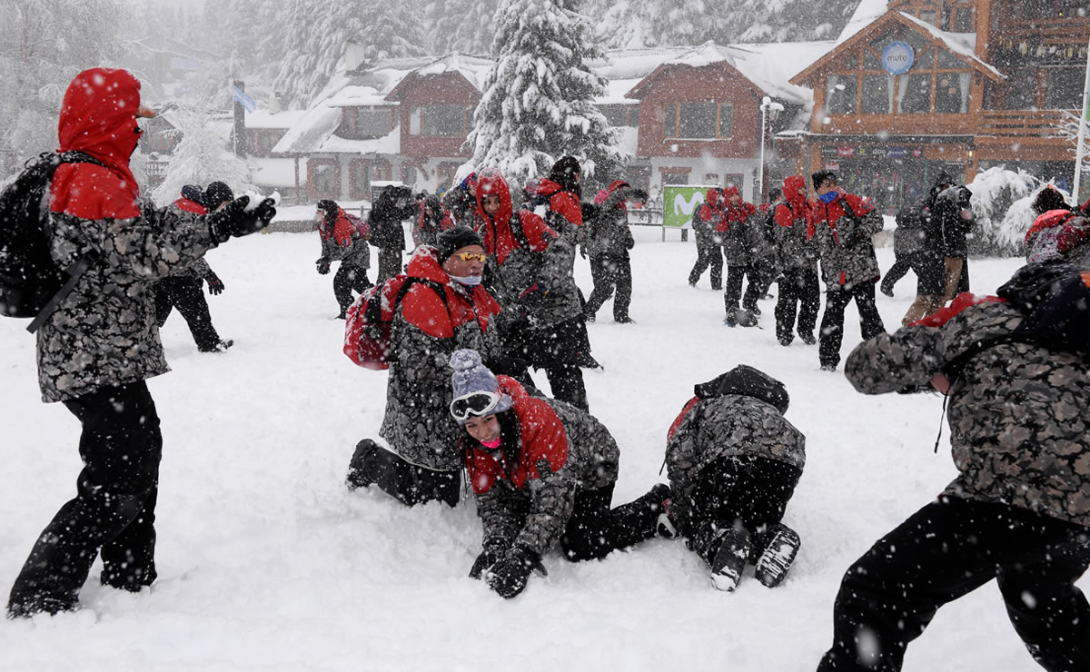 Más de 180 contagios: Alerta en Bariloche por un virus que se propagó entre alumnos en viaje de egresados