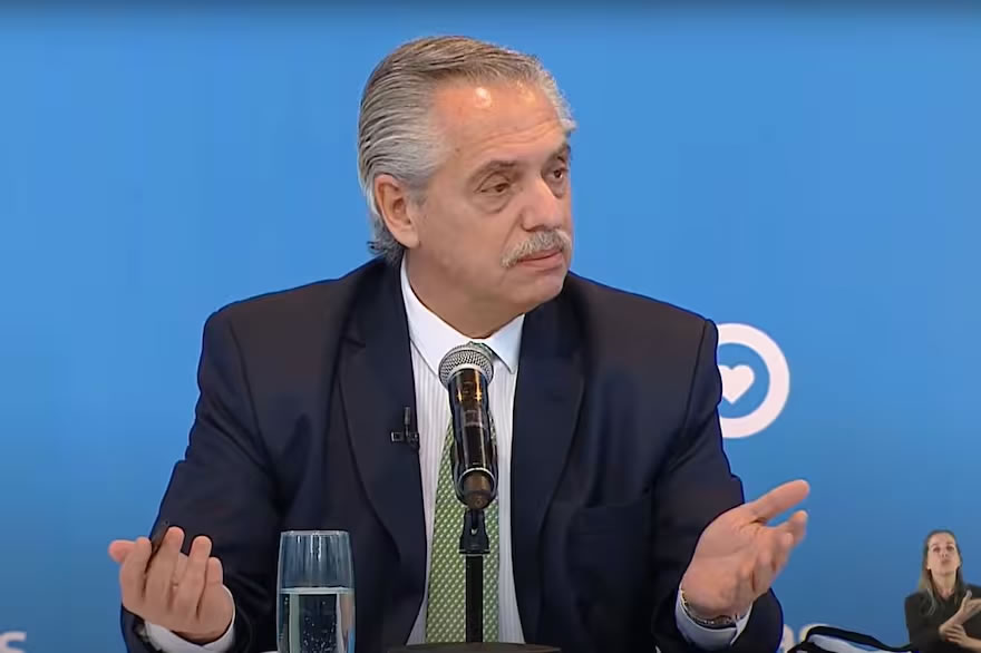 Alberto Fernández, cada vez más complicado: Presentaron un proyecto para quitarle la jubilación de privilegio