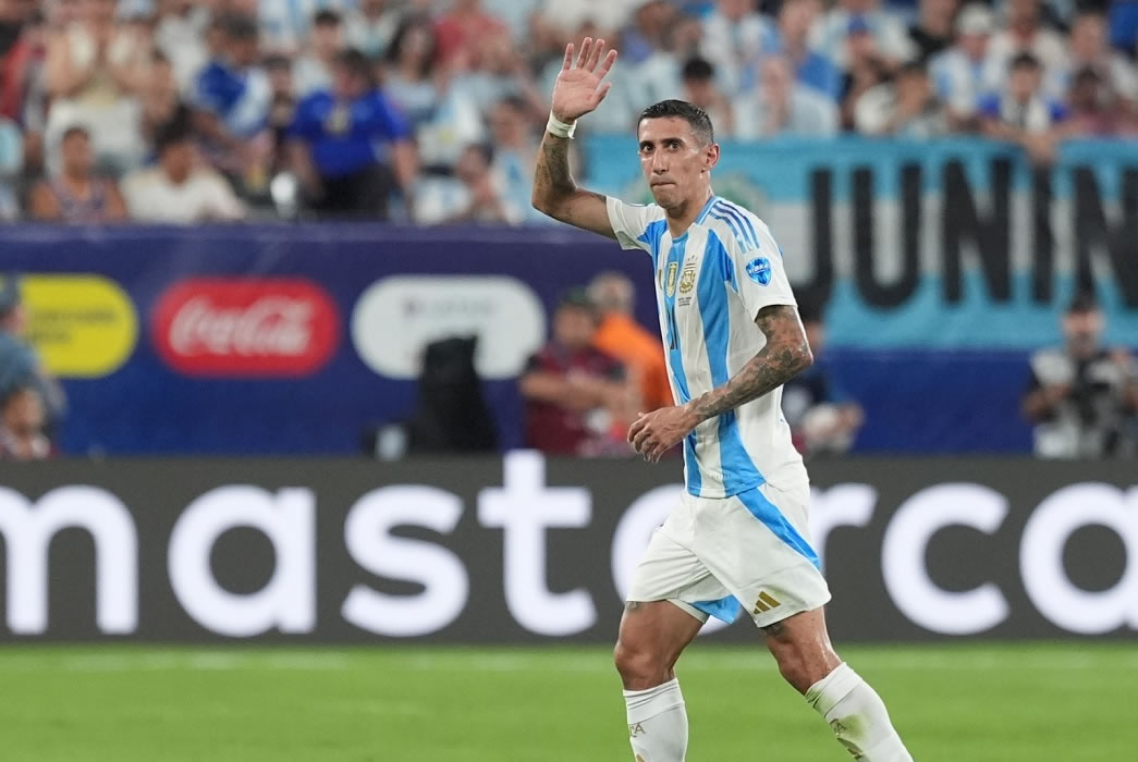 Di María se lesionó y aunque no jugará, tratará de asistir al homenaje de la Selección Argentina