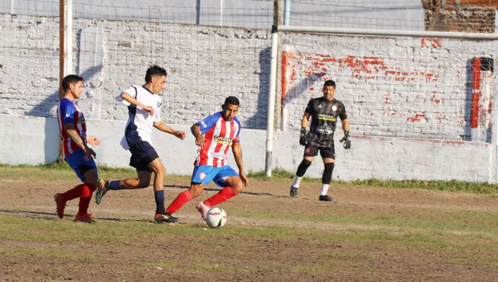 Libertad goleó a Ferro y estira diferencias con su escolta La Bianca