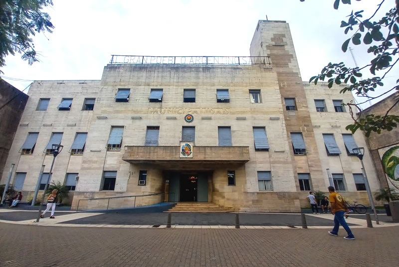 Detuvieron a una empleada municipal por amenazar y generar disturbios