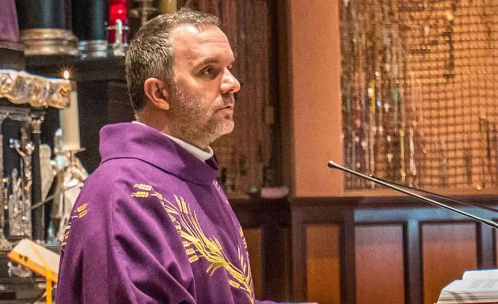 El «Padre Paul», el sacerdote de Nueva York que robó USD 650.000 de donaciones para tener un a vida lujosa y círugias plásticas