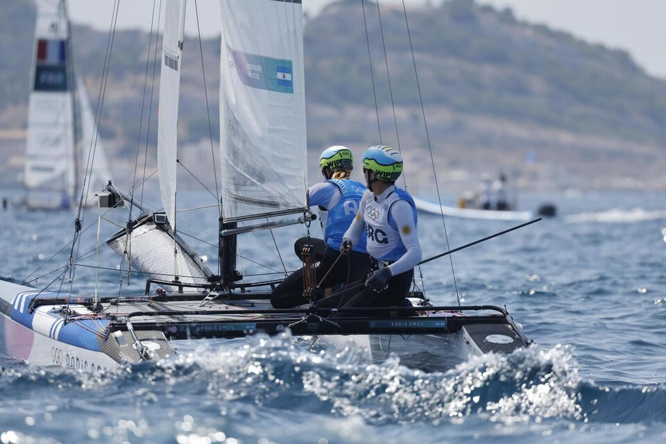 Majdalani y Bosco le dieron la segunda medalla a la Argentina en París 2024: Ganaron la plata en Vela Nacra 17