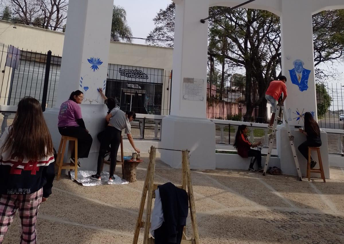 Paseo Borges: Estudiantes revitalizan un espacio cultural con una intervención artística