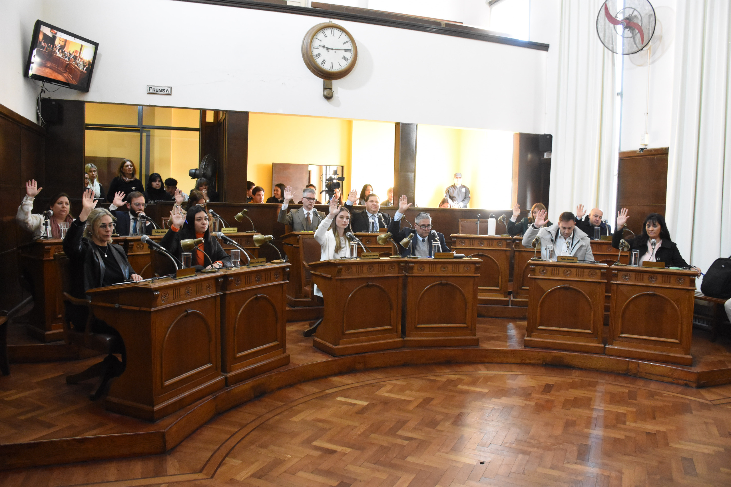 Mediante una ordenanza se vuelve obligatorio tener «Ficha Limpia» en el funcionariado municipal