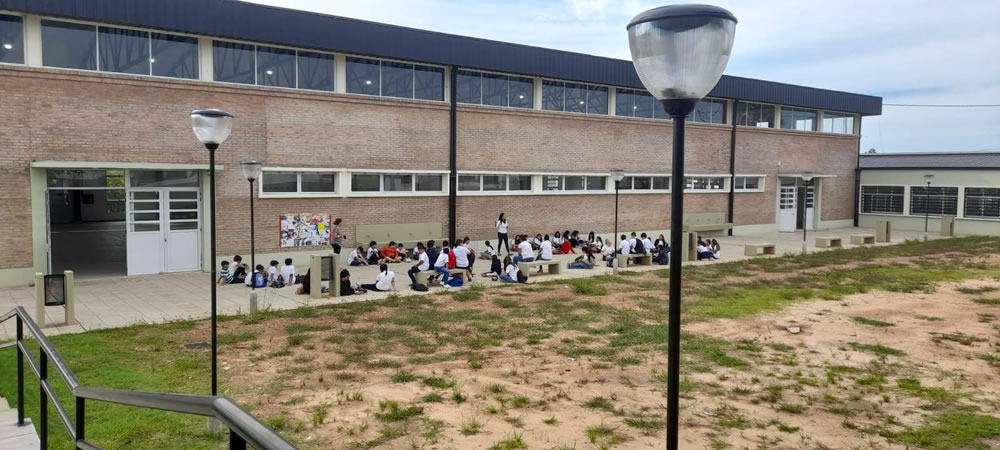 La Escuela «José G. Artigas» cumple 50 años y busca a sus ex estudiantes