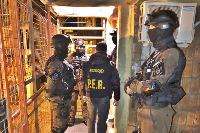 Menor de edad contactaba a sus víctimas a través de Marketplace para luego robarles con un arma de fuego