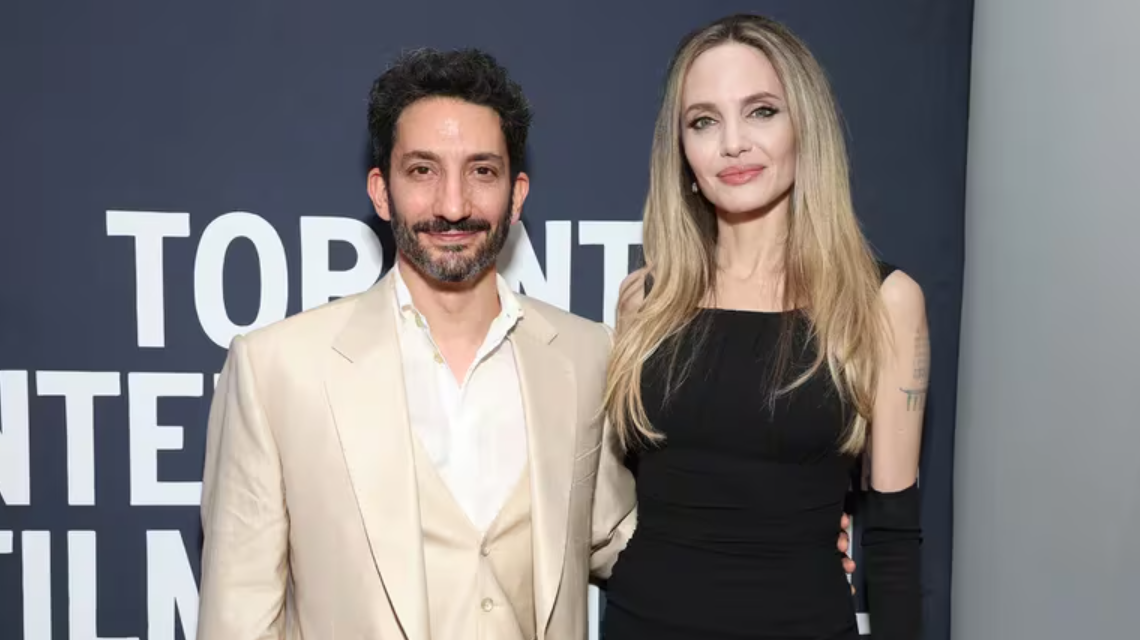 Risas y complicidad: Juan Minujín y Angelina Jolie se mostraron juntos en el Festival de Cine de Toronto