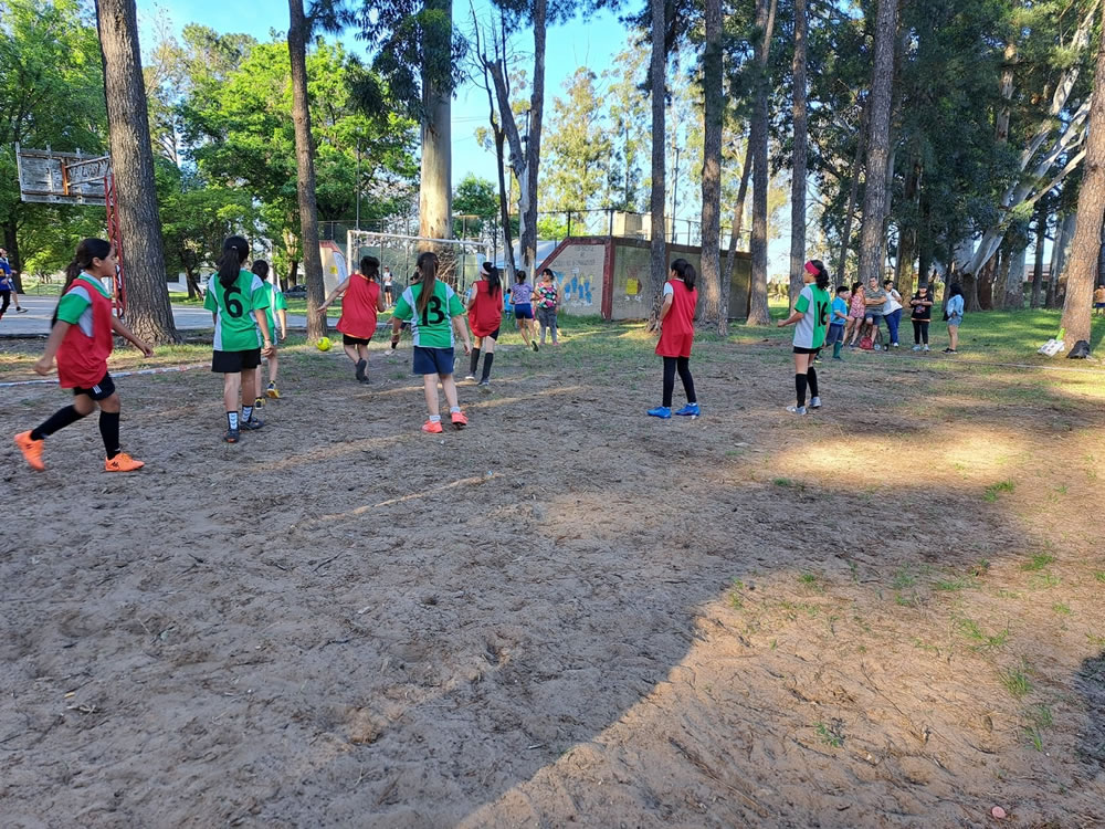 El Polideportivo Víctor Oppel fue escenario de un nuevo encuentro por el Mes de la Actividad Física