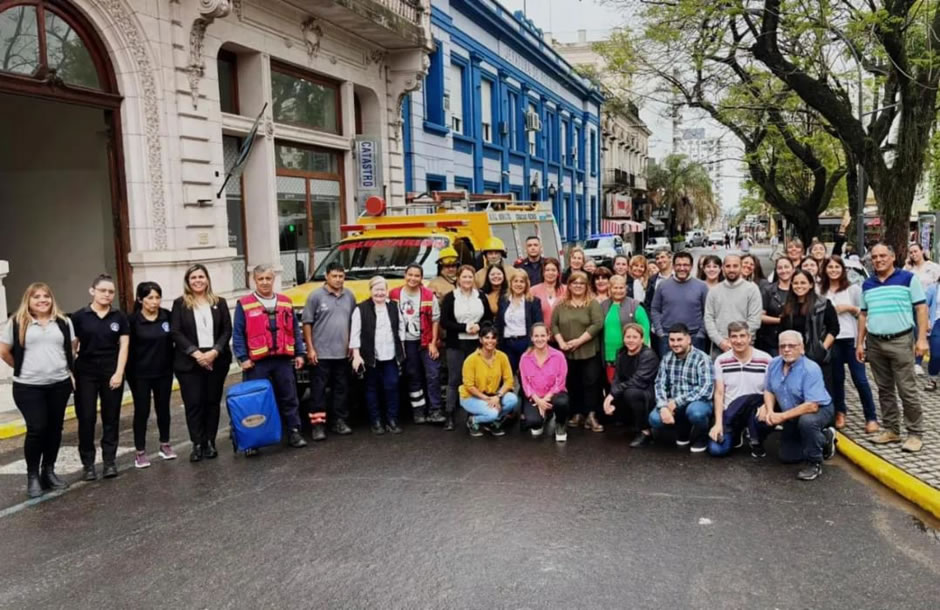 Bomberos Voluntarios hicieron un simulacro de evacuación en el Centro Cívico