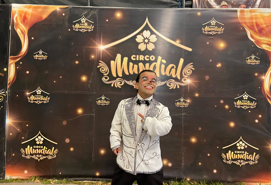 Llegó a la ciudad el «Circo Mundial» con un espectáculo repleto de magia, acrobacias y risas
